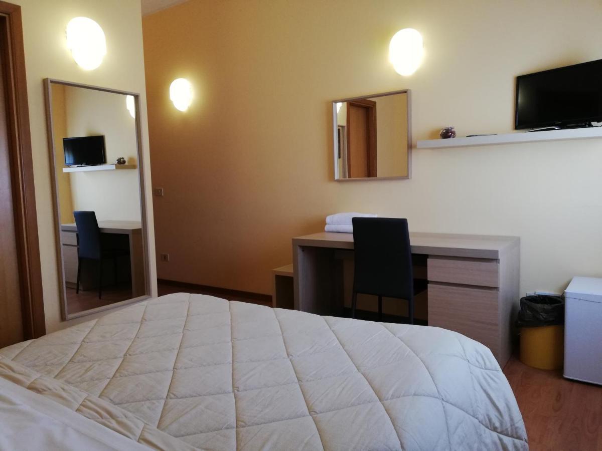 Albergo Roma ลันชาโน ภายนอก รูปภาพ