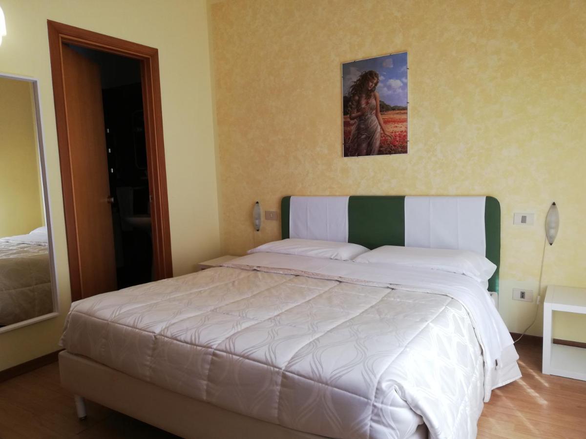 Albergo Roma ลันชาโน ภายนอก รูปภาพ
