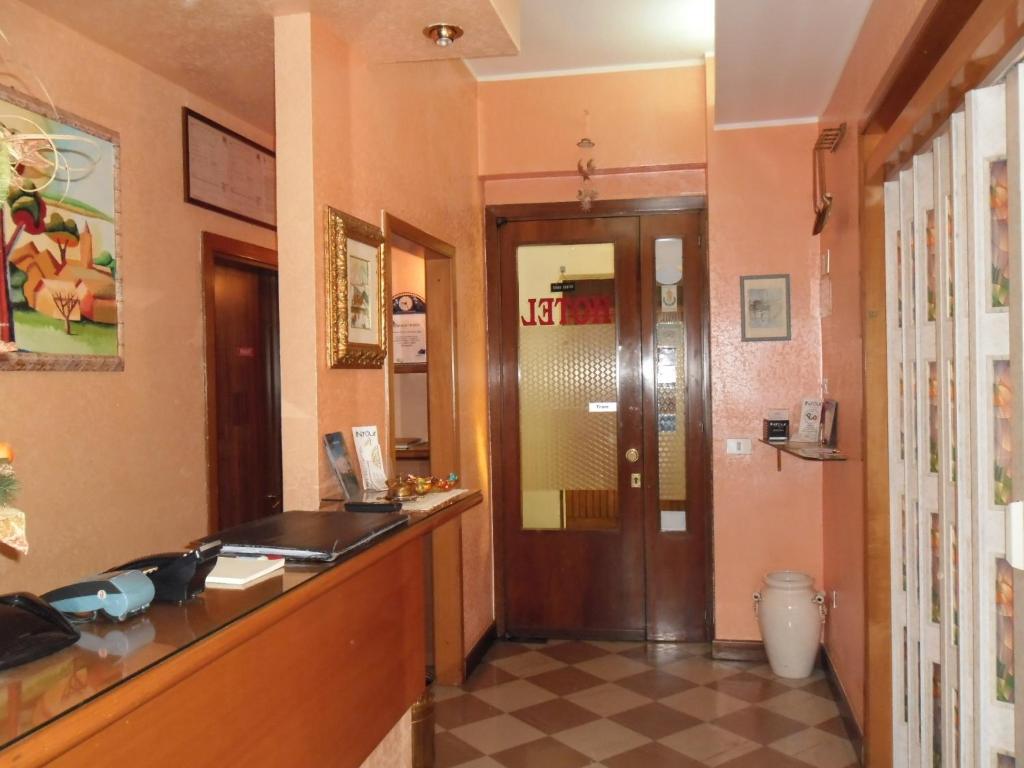 Albergo Roma ลันชาโน ภายนอก รูปภาพ
