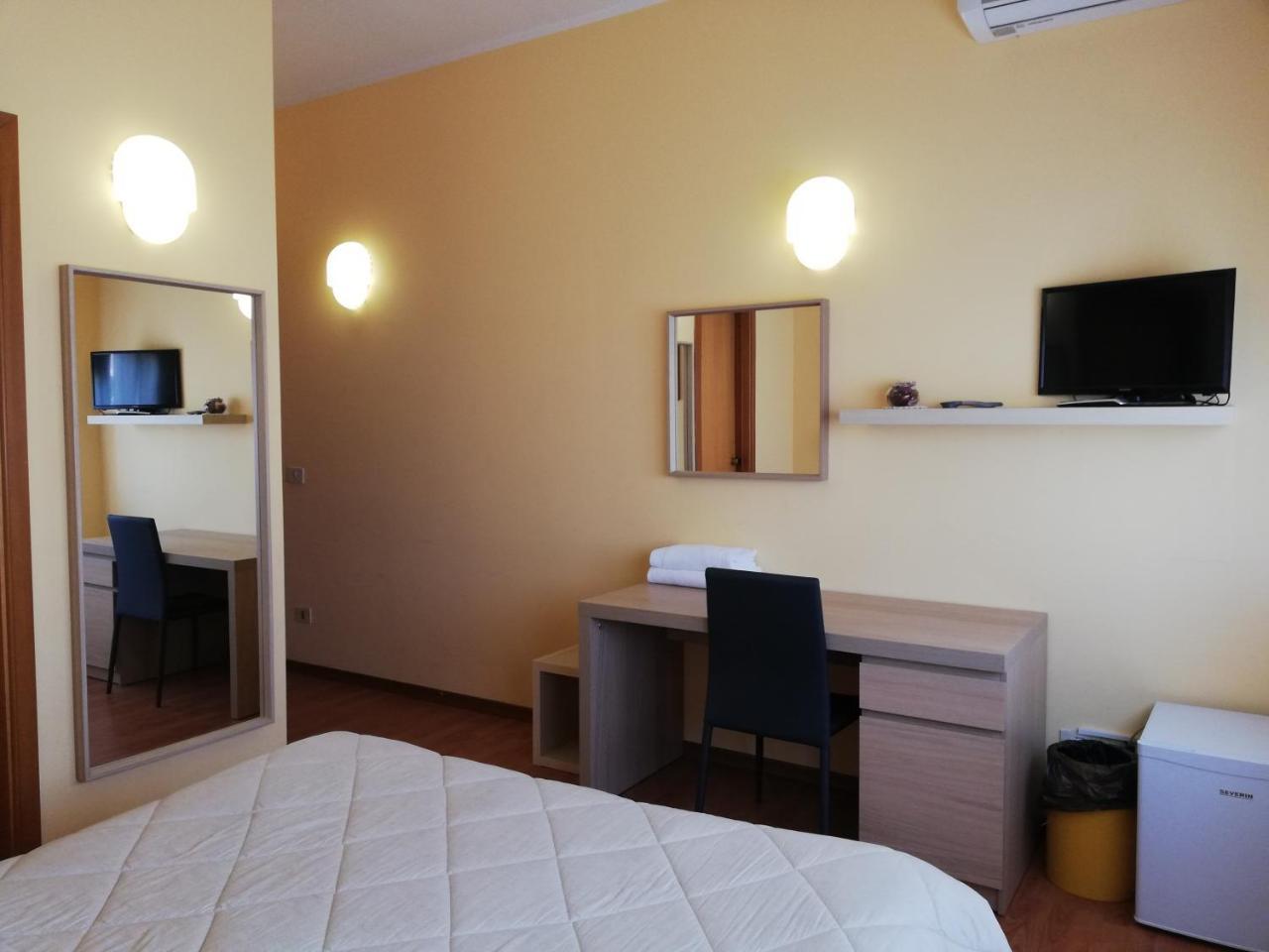 Albergo Roma ลันชาโน ภายนอก รูปภาพ